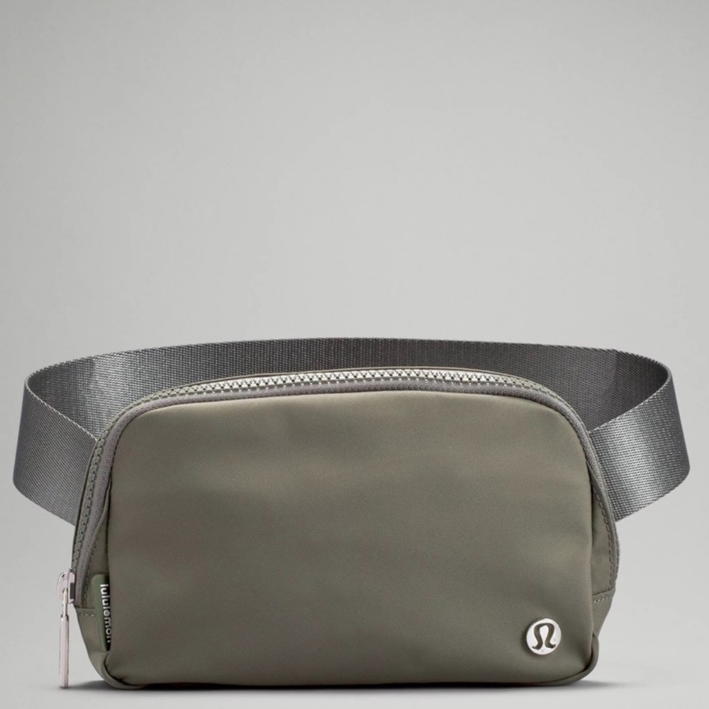 NWT Lululemon Everywhere Belt Bag Sage Grey